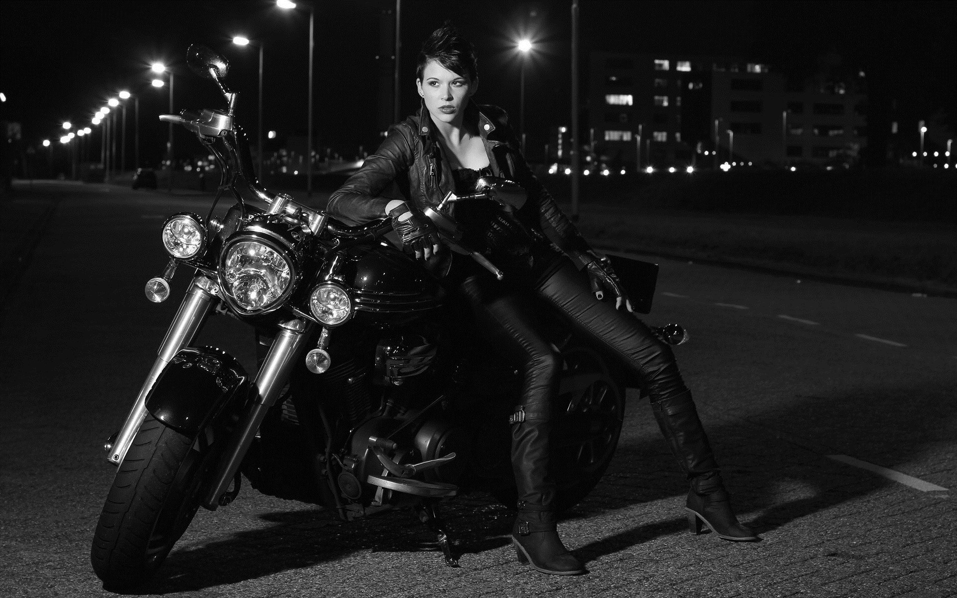 Photo Beautiful girls and motorcycles in Zaporozhye