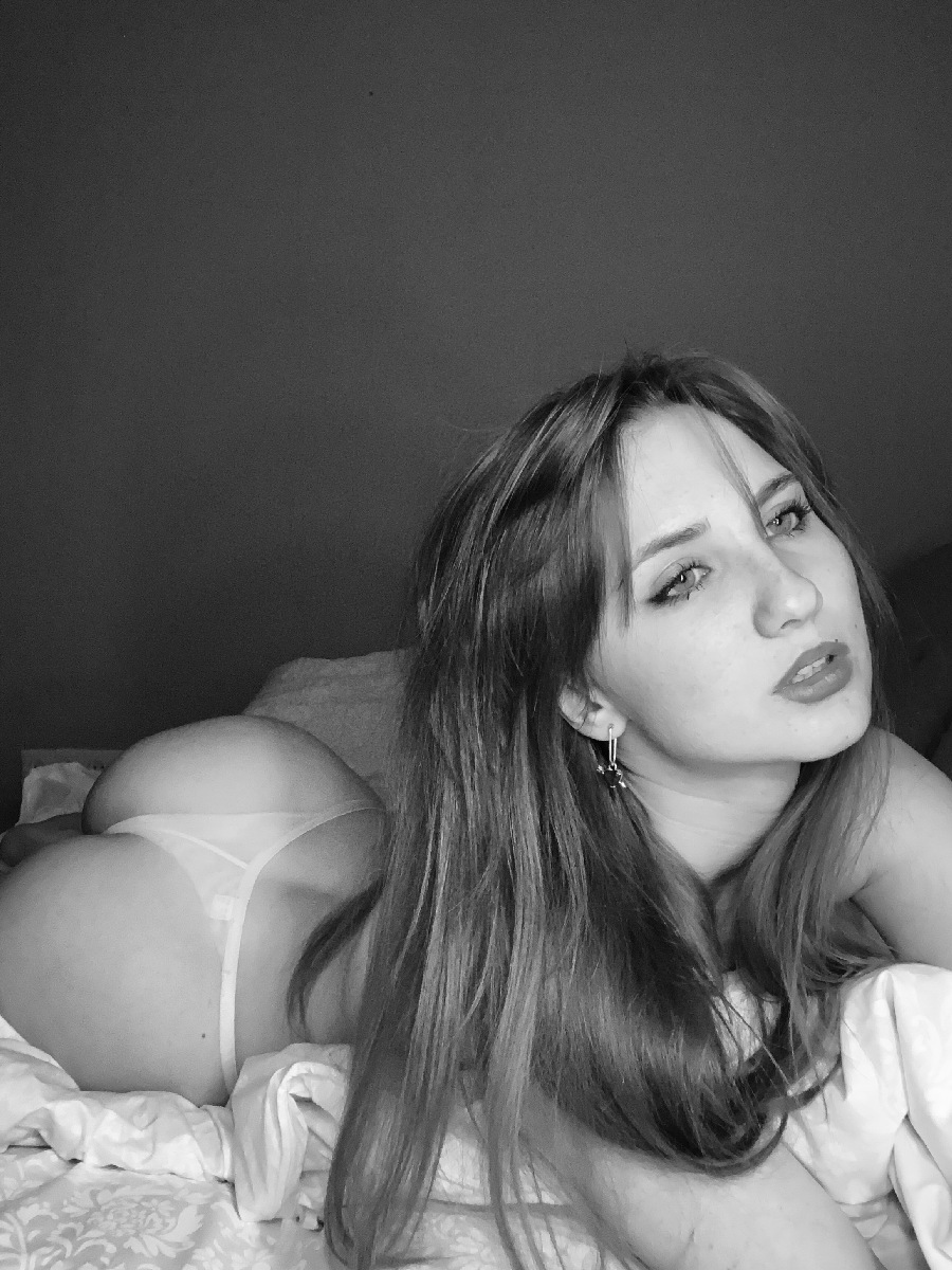 Take a pause and enjoy Nata nude — streaming from Zaporozhye