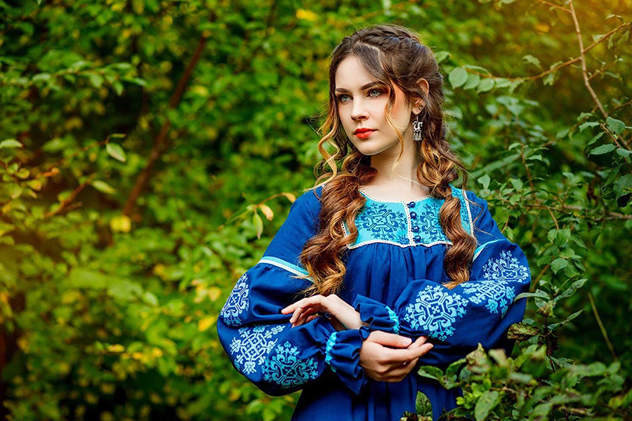 Sexy photo Women in Slavic costumes in Zaporozhye