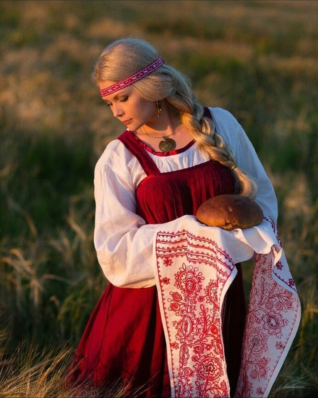Girls in Slavic costumes in Zaporozhye