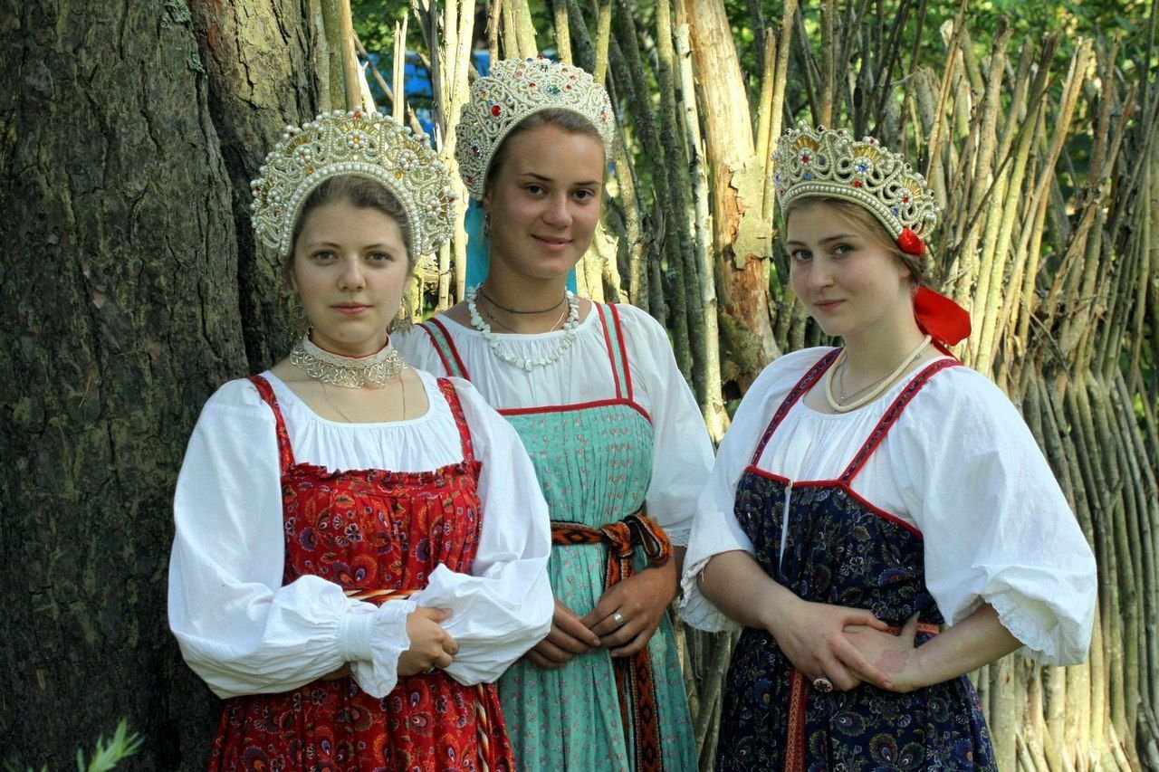 Sexy model Girls in Slavic costumes in Zaporozhye
