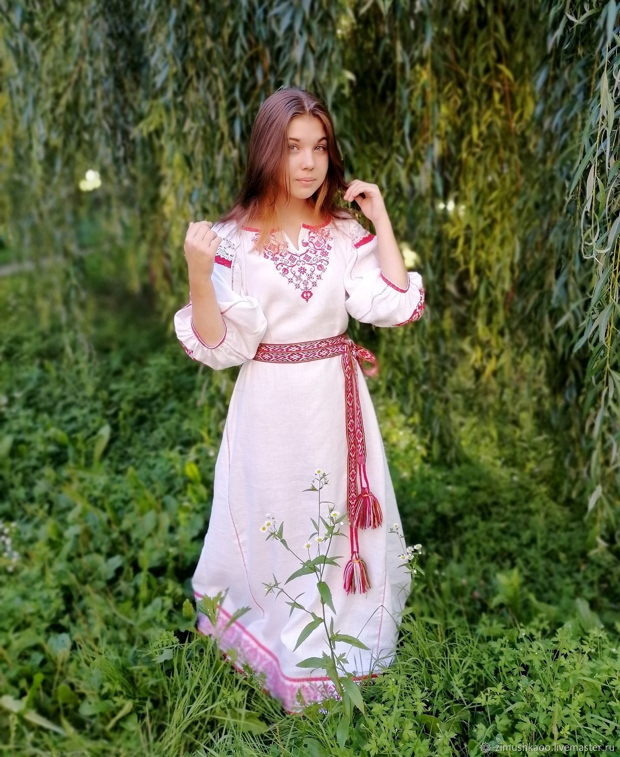 Girl Girls in Slavic costumes in Zaporozhye