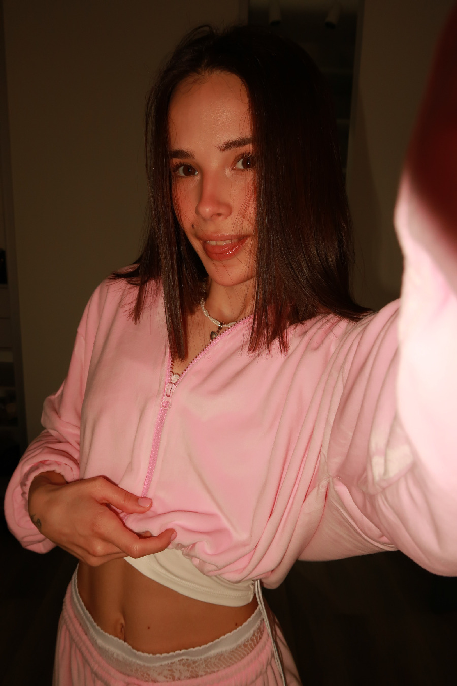 Tina brings the glow — live moments in Zaporozhye